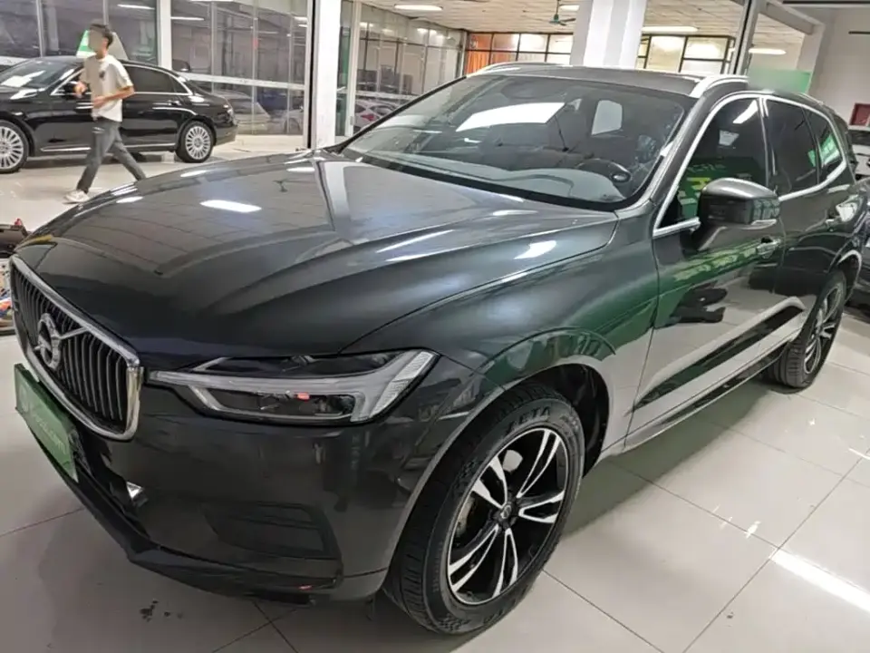 Volvo XC60 T5 4WD Intelligent Distance China VI 2019
