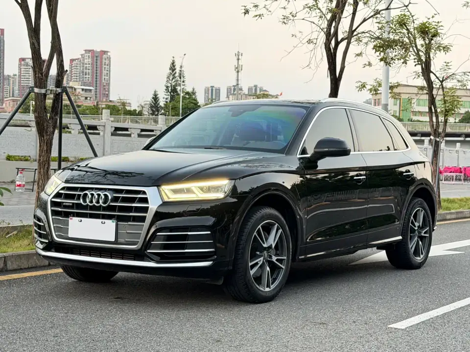 Audi Q5L Facelift 40 TFSI Honor Fashion 2021