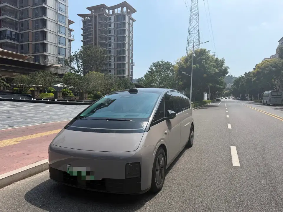 Li Auto MEGA Ultra 2025