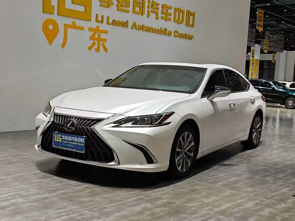 Lexus ES 300h Excellence Edition 2023