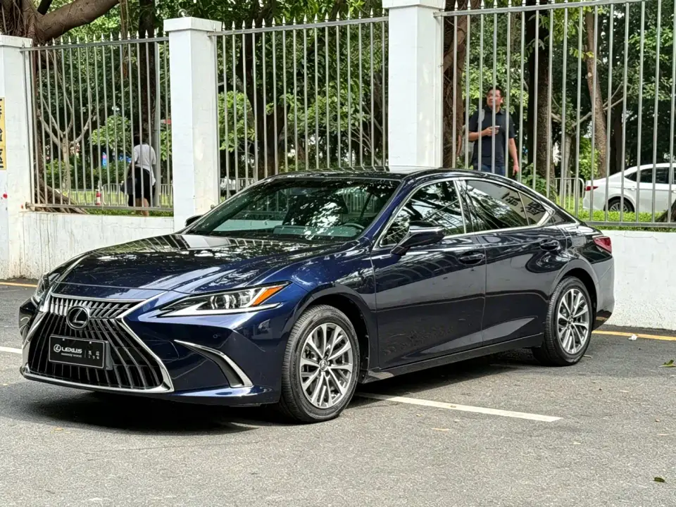Lexus ES 200 Luxury Edition 2022