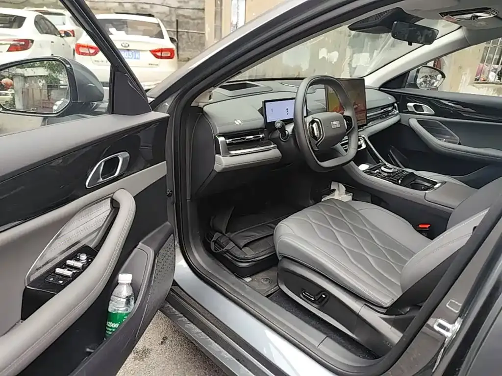 Geely Galaxy Galaxy A7 EM-i 150km Explorer+ Edition 2025 — фото 16