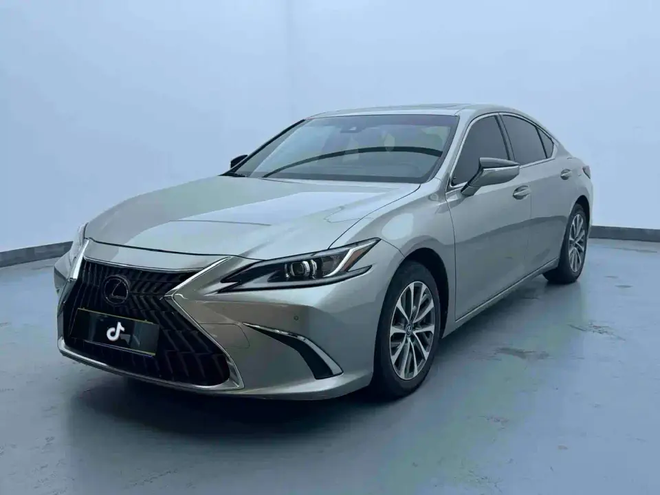 Lexus ES 200 Excellence Edition 2023