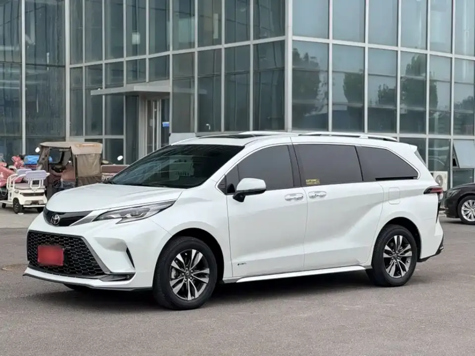 Toyota Granvia 2.5L Hybrid Luxury 2024