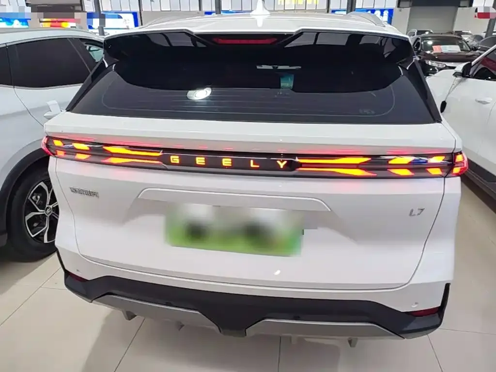Geely Galaxy Galaxy L7 1.5T 115km MAX 2023 — фото 6