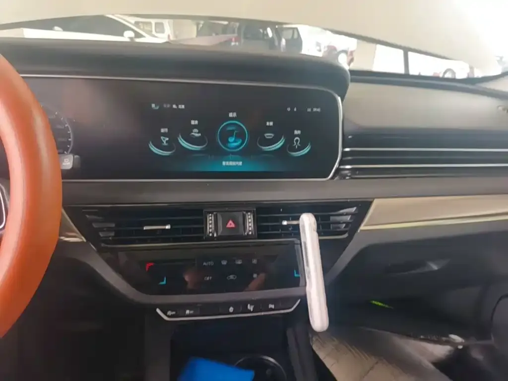 Hongqi HS5 Facelift 2.0T Smart Flag Enjoyment Edition 2022 — фото 13