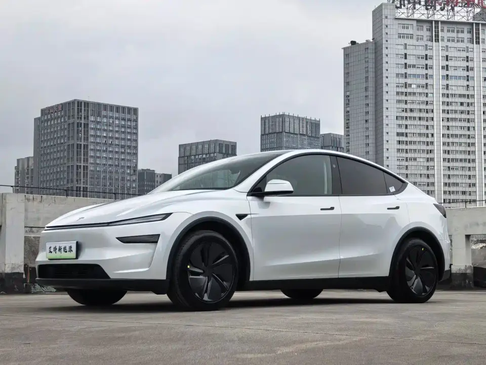 Tesla Model Y Rear-Wheel Drive 2025