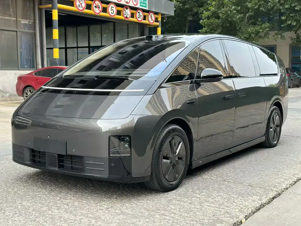 Li Auto MEGA Model Home Family Special Edition 2025