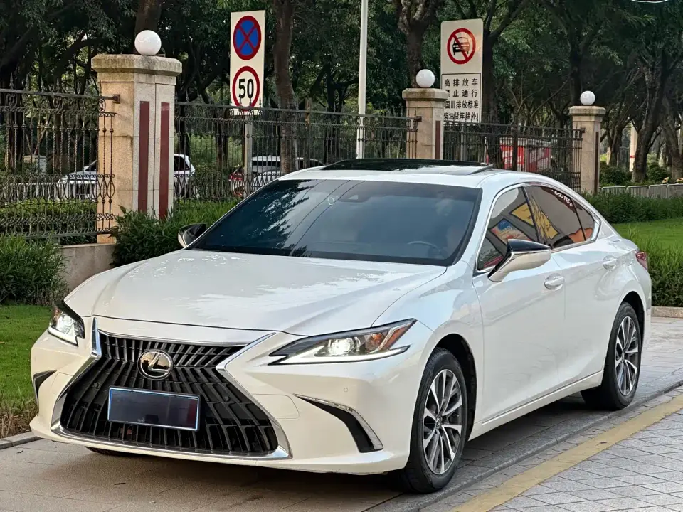 Lexus ES 200 Excellence Edition 2022