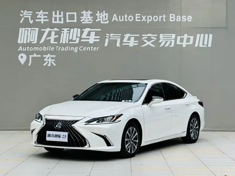 Lexus ES 300h Excellence Edition 2022