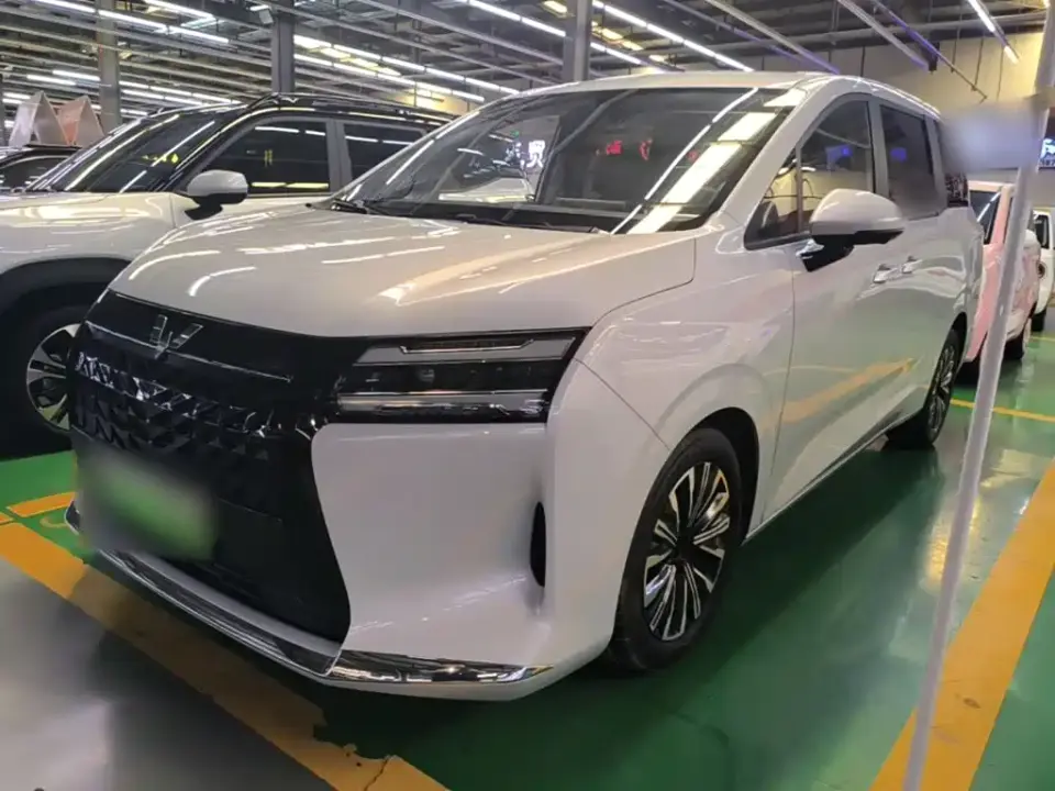 Wuling Motors Xingguang 730 New Energy Model Plug-in Hybrid Base Version 2025