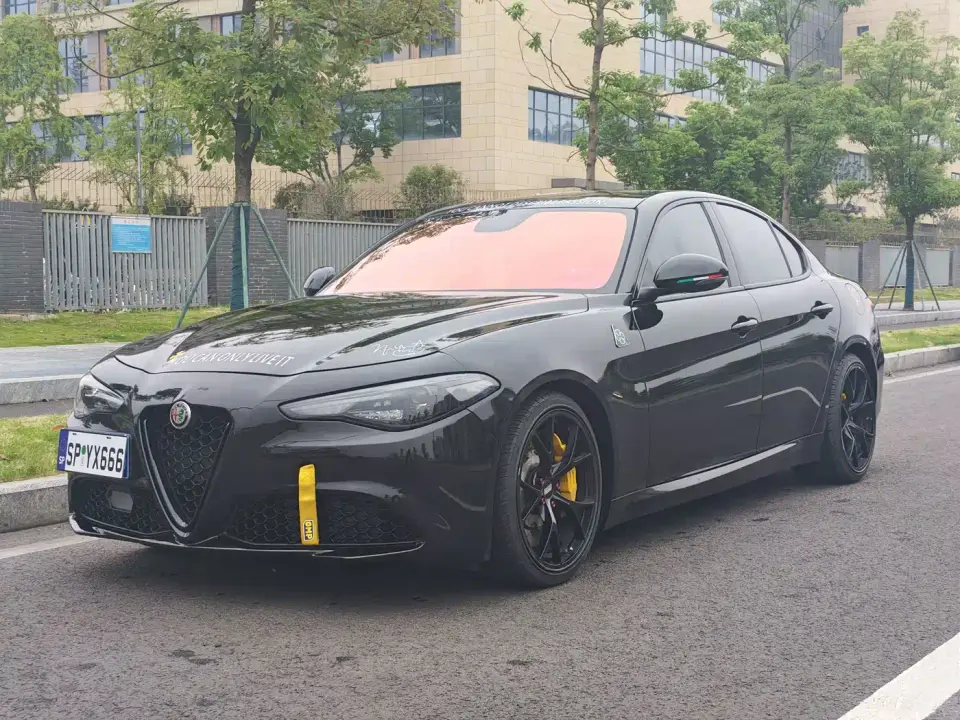 Alfa Romeo Giulia 2.0T 200HP Luxury Edition 2019