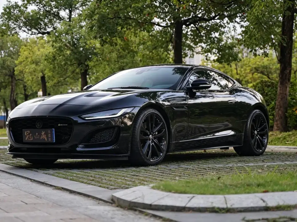Jaguar F-TYPE Model P300 Hardtop R-DYNAMIC BLACK 2023