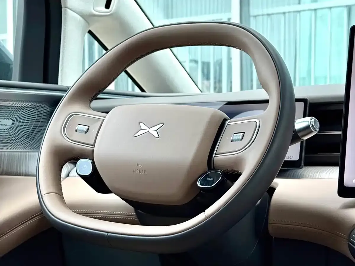 XPeng X9 Extended Range Edition 2025 — фото 7
