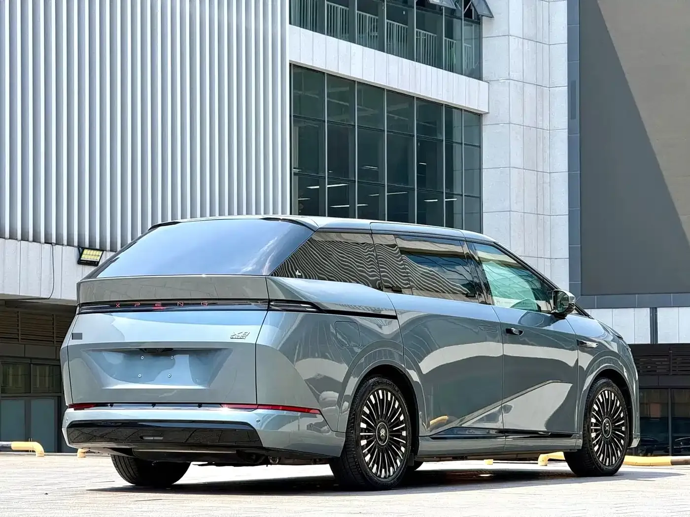 XPeng X9 Extended Range Edition 2025 — фото 20