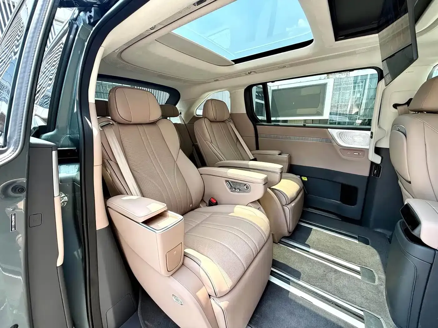 XPeng X9 Extended Range Edition 2025 — фото 13