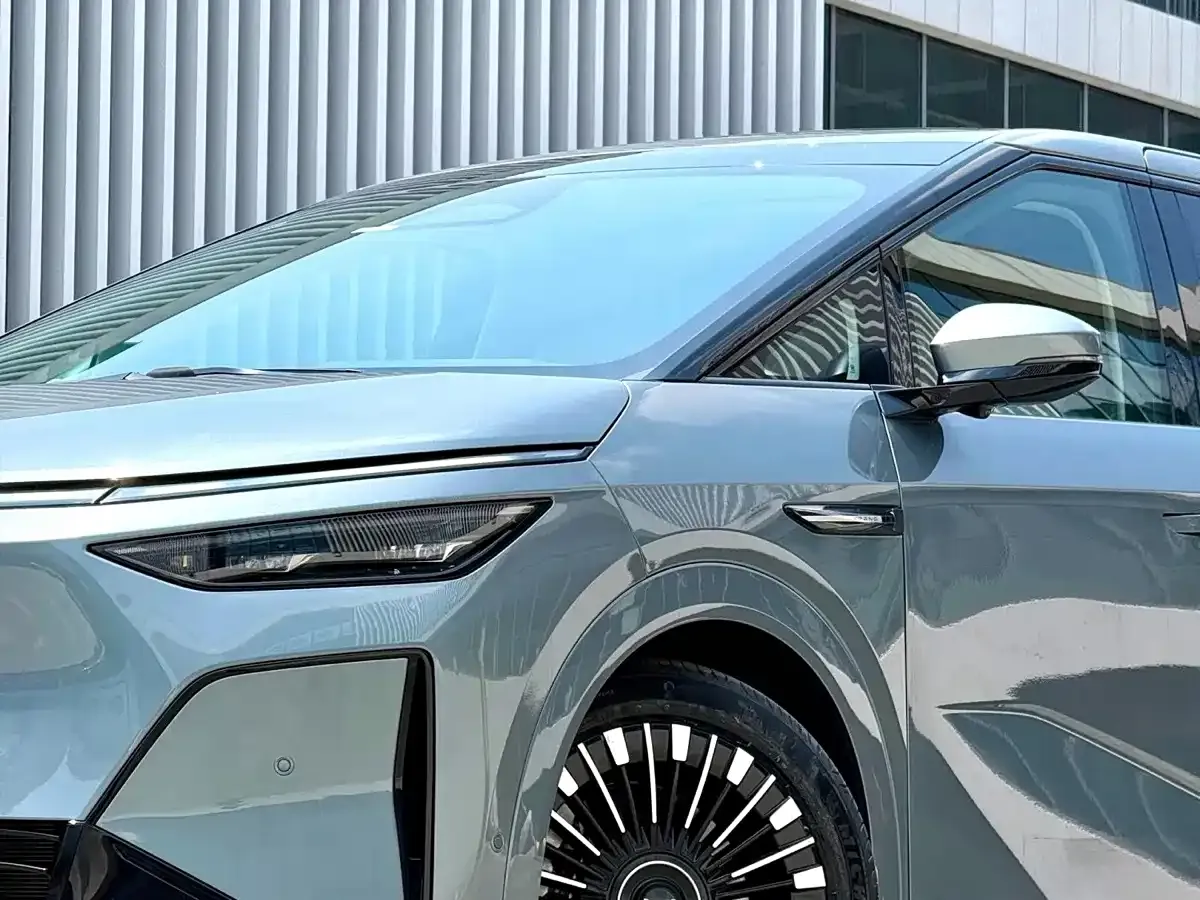 XPeng X9 Extended Range Edition 2025 — фото 2