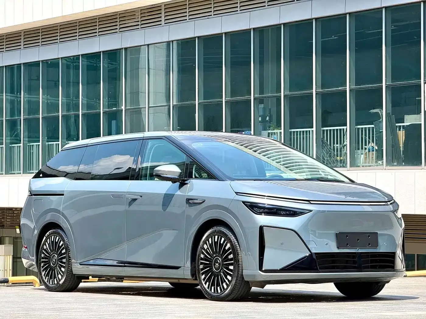 XPeng X9 Extended Range Edition 2025 — фото 4