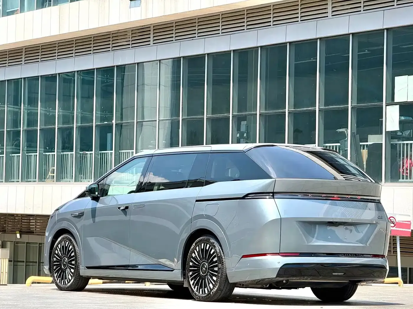 XPeng X9 Extended Range Edition 2025 — фото 18