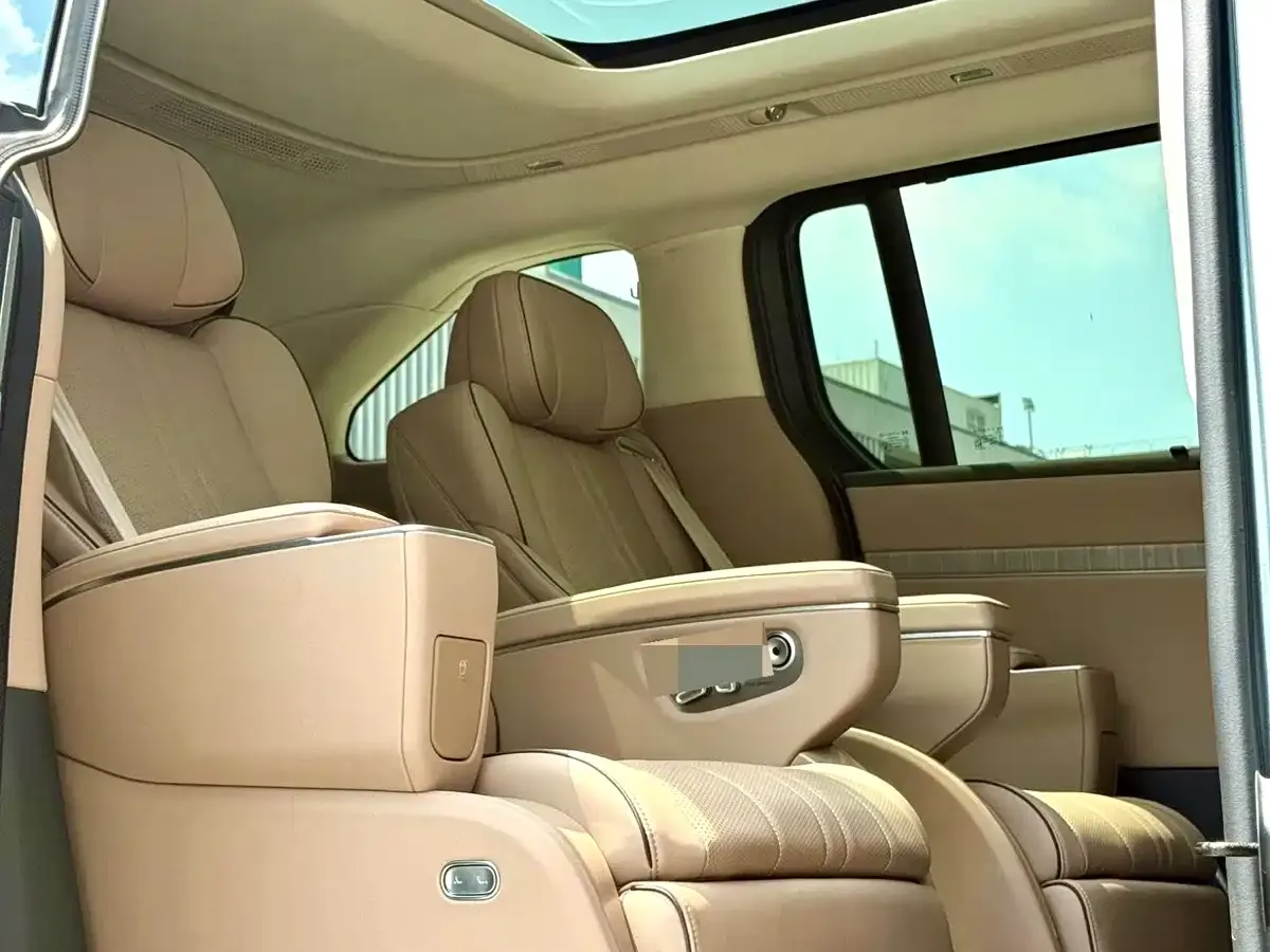 XPeng X9 Extended Range Edition 2025 — фото 15