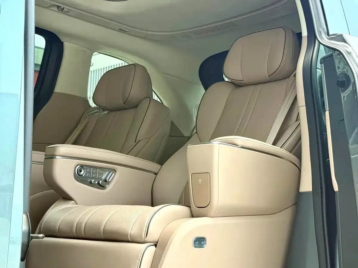 XPeng X9 Extended Range Edition 2025 — фото 10