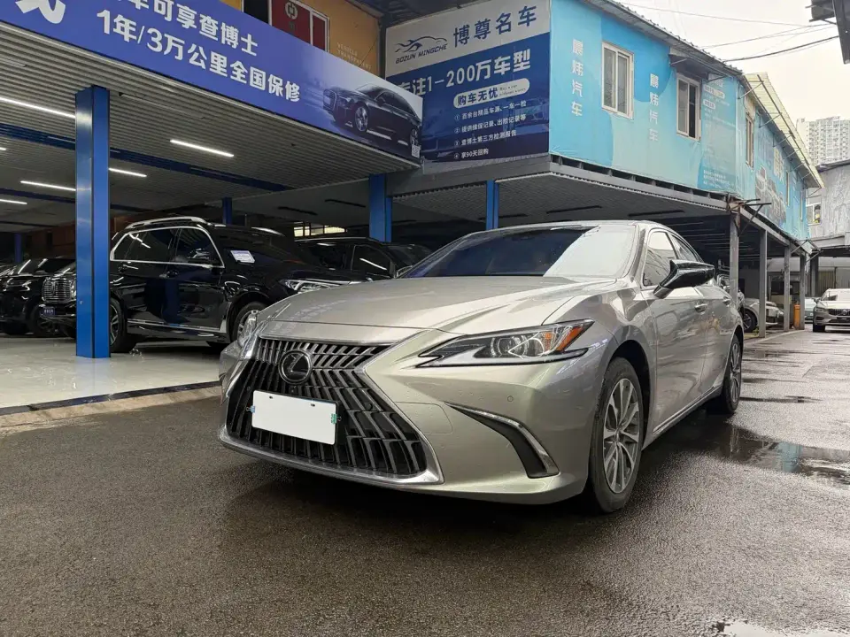 Lexus ES 200 Premium Edition 2024