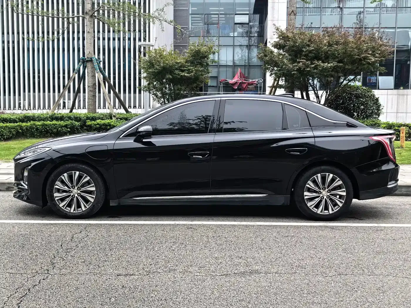 Hongqi E-QM5 431km Charging Enjoyment Edition 2022 — фото 7