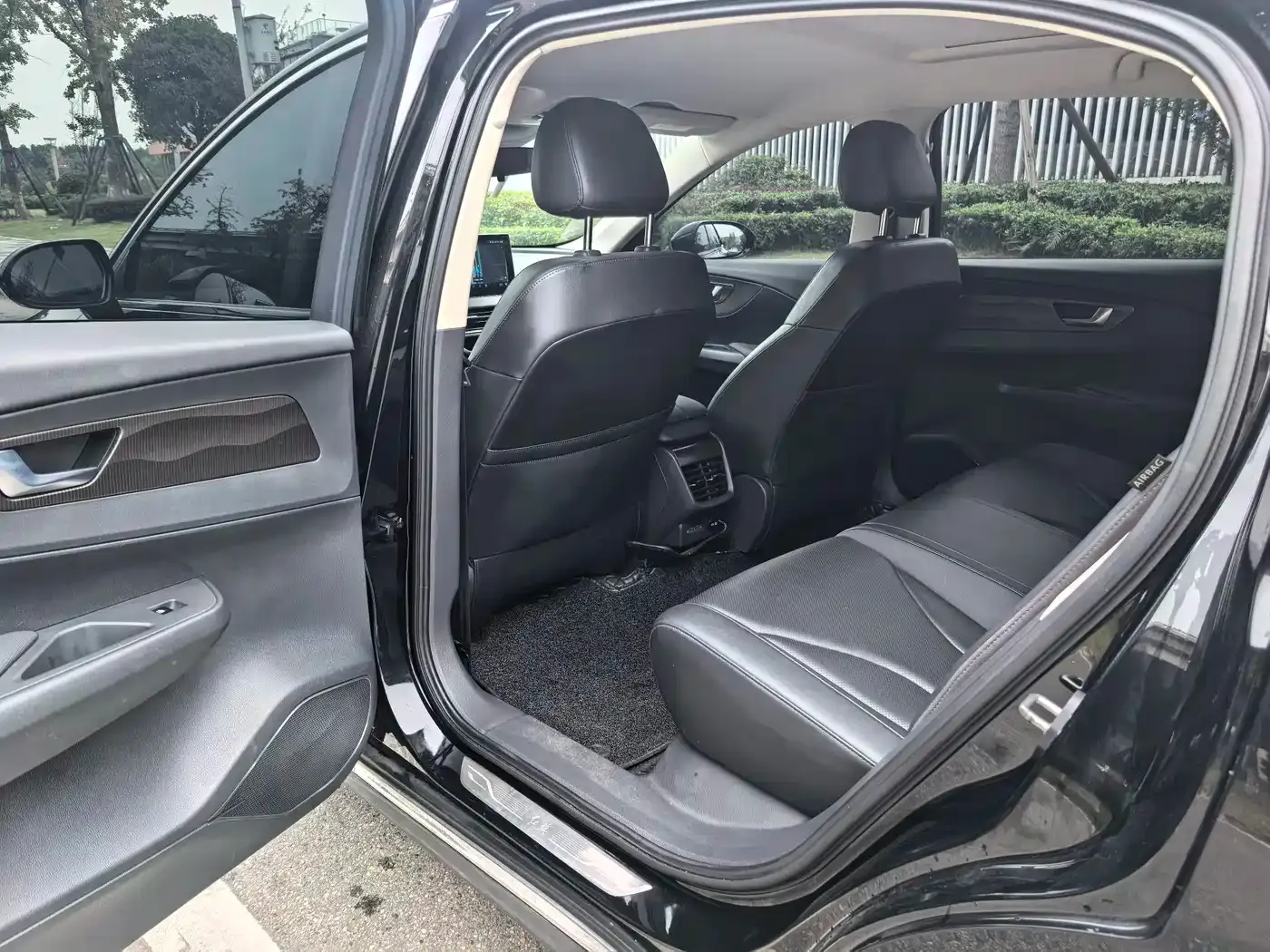 Hongqi E-QM5 431km Charging Enjoyment Edition 2022 — фото 9