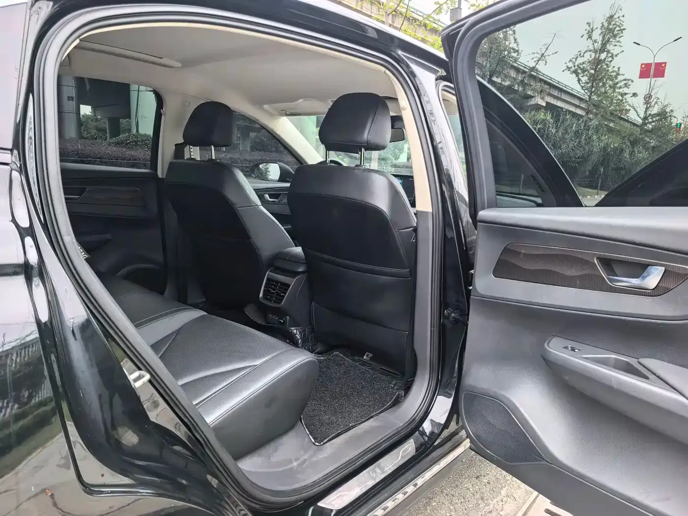 Hongqi E-QM5 431km Charging Enjoyment Edition 2022 — фото 11