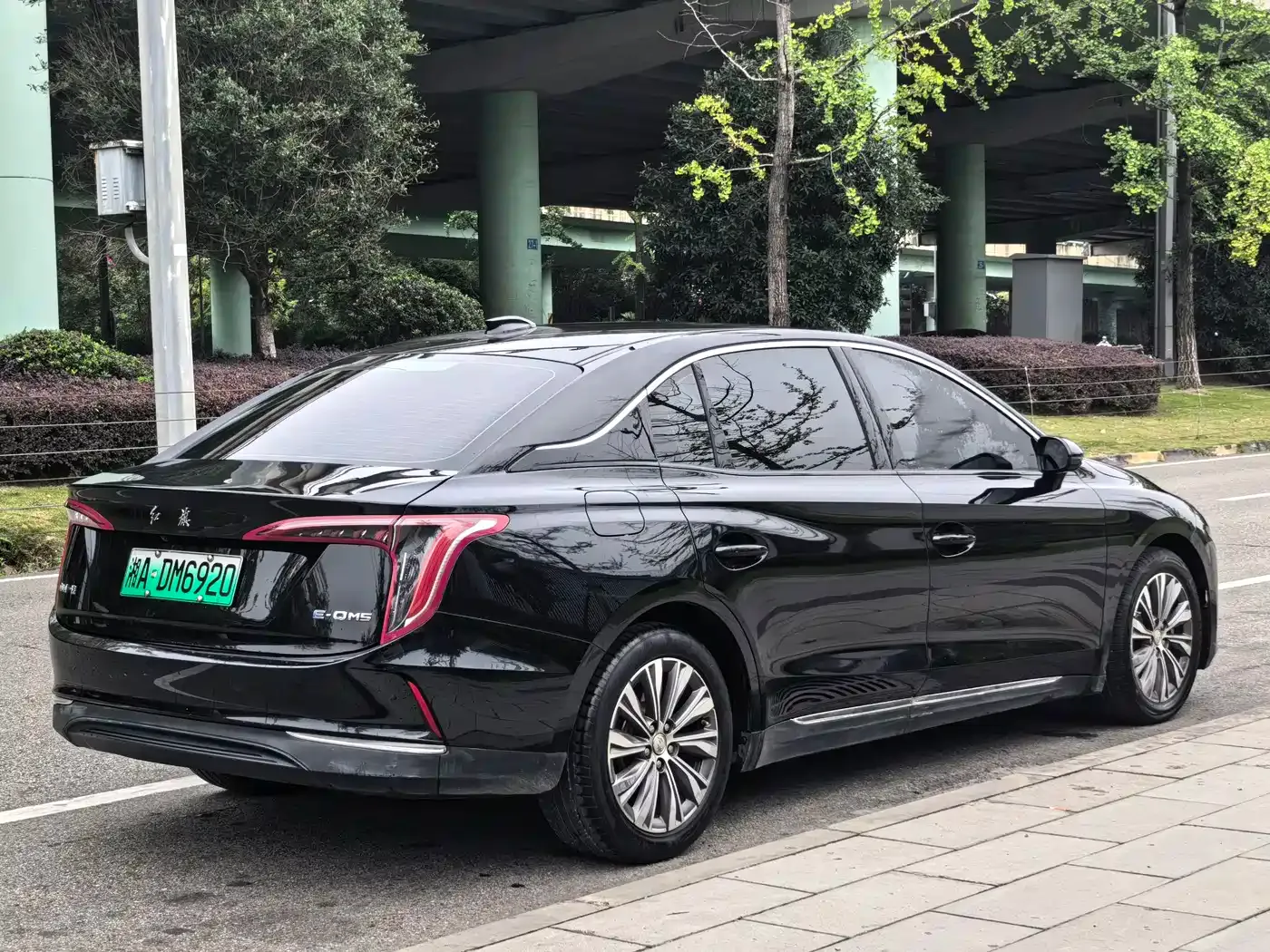Hongqi E-QM5 431km Charging Enjoyment Edition 2022 — фото 4