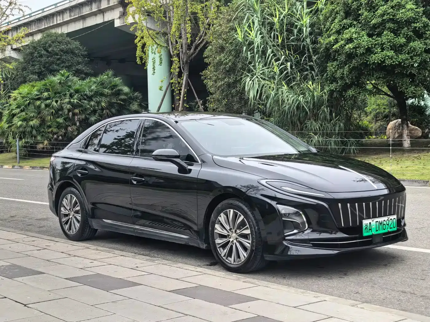 Hongqi E-QM5 431km Charging Enjoyment Edition 2022 — фото 3