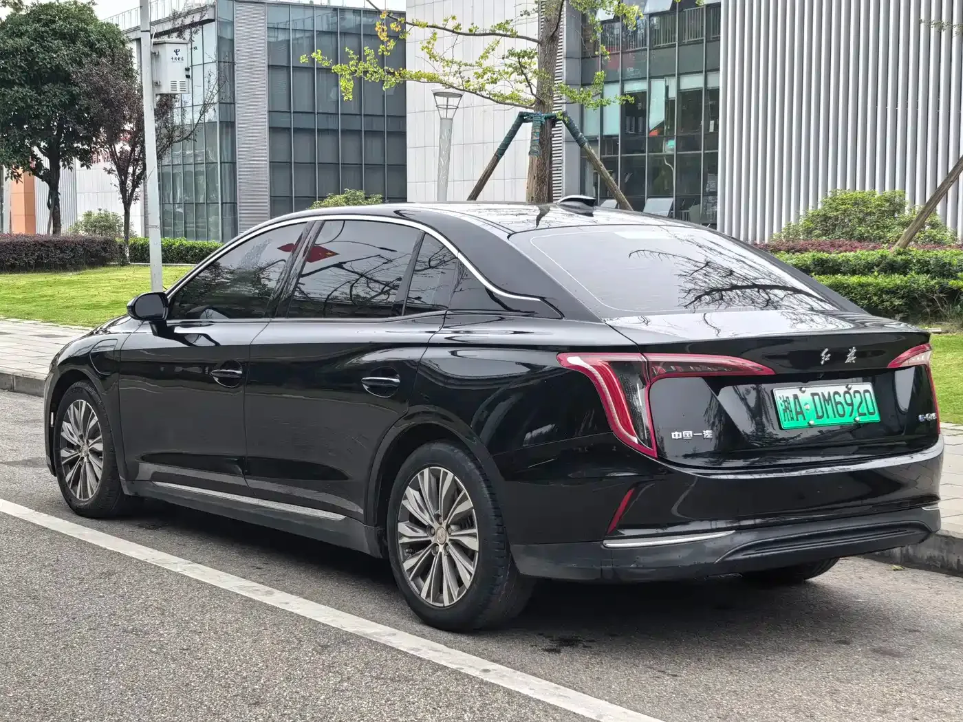 Hongqi E-QM5 431km Charging Enjoyment Edition 2022 — фото 6