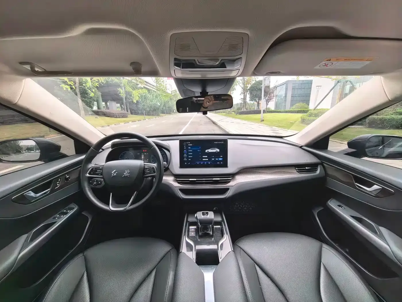 Hongqi E-QM5 431km Charging Enjoyment Edition 2022 — фото 13