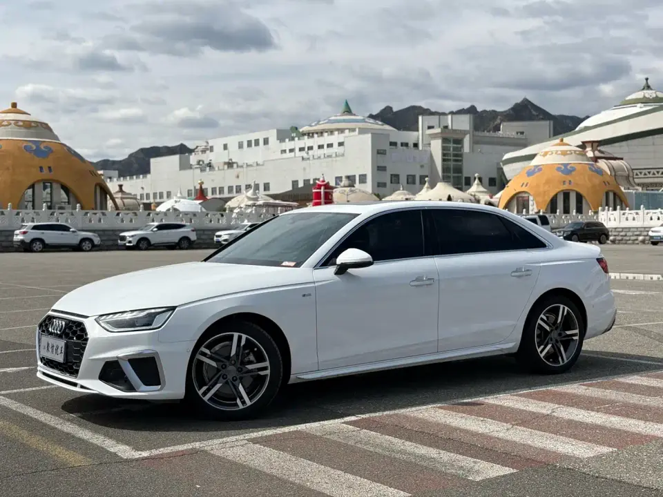 Audi A4L 40 TFSI Luxury Dynamic 2021