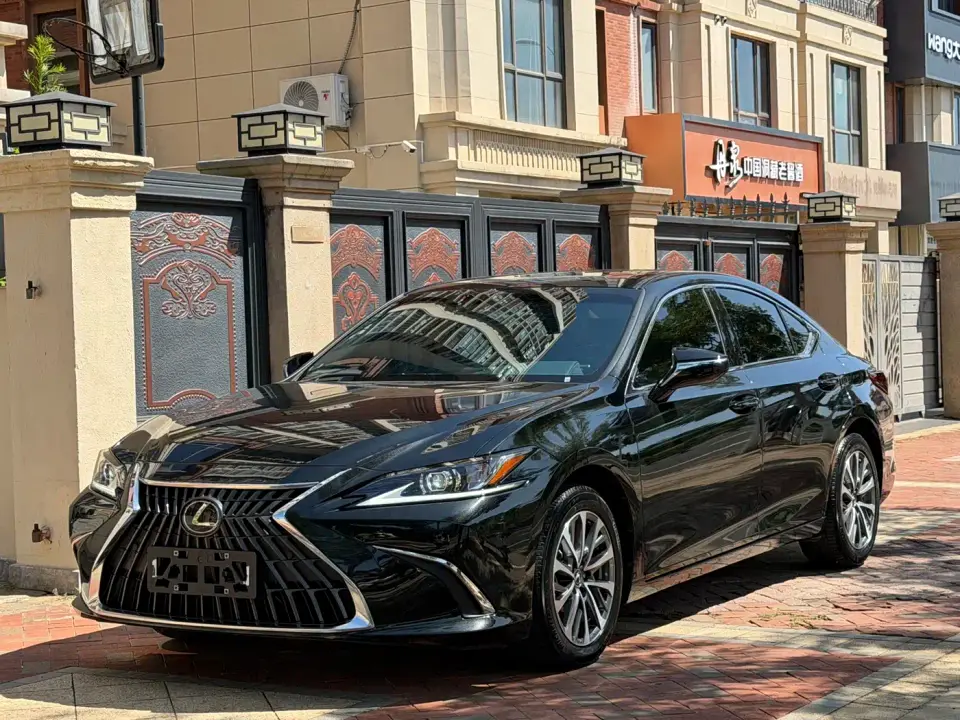 Lexus ES 200 Excellence Edition 2024