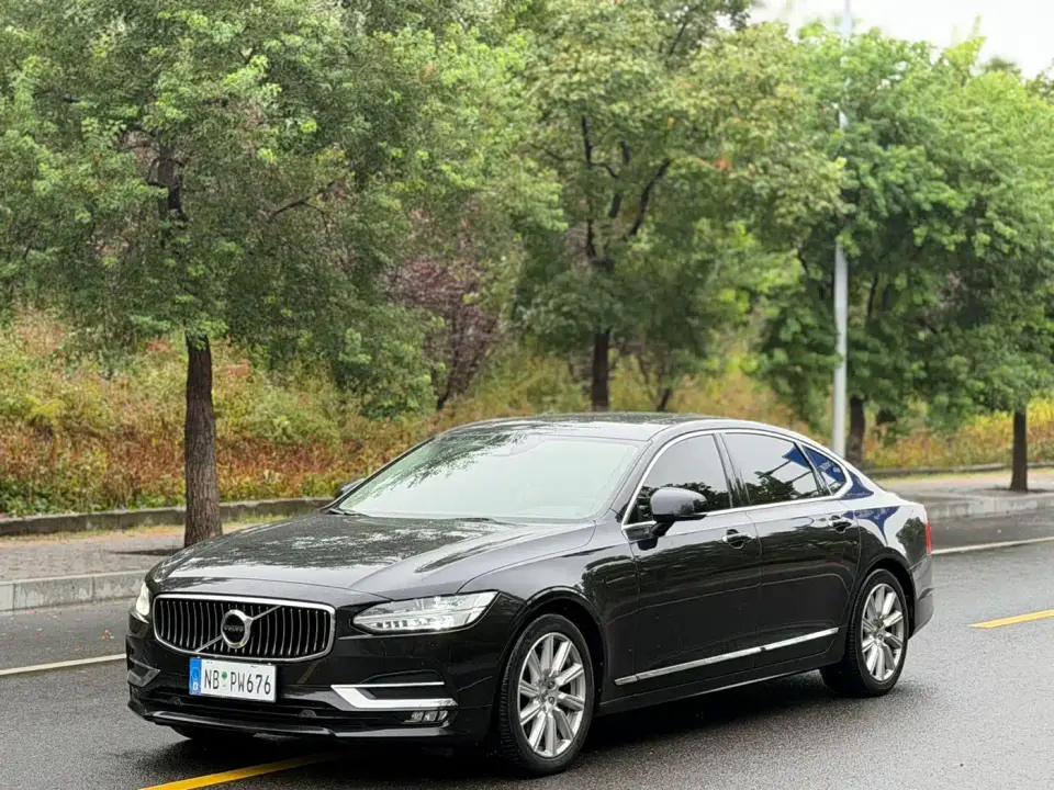 Volvo S90 T5 Momentum Luxury Edition 2020