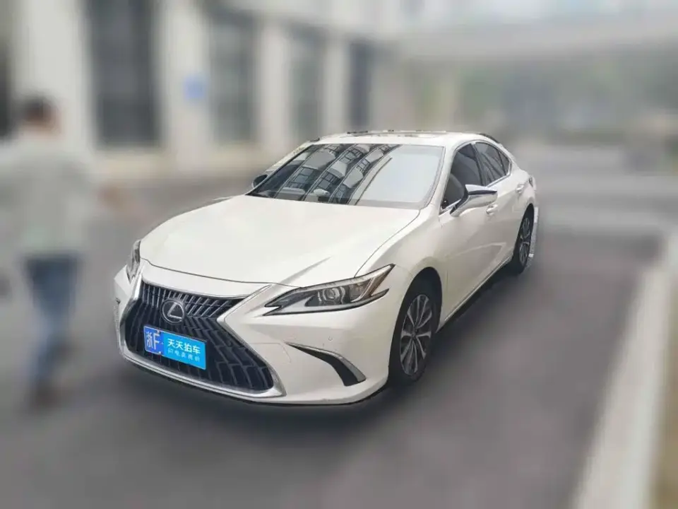 Lexus ES 200 Excellence Edition 2023
