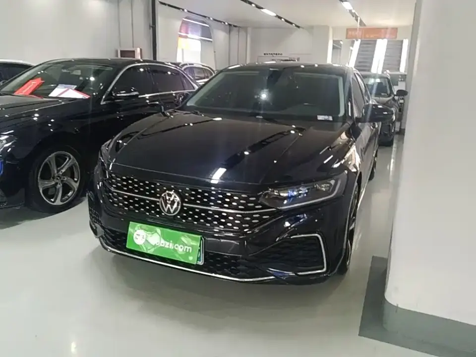 Volkswagen Passat Facelift 330TSI Starlight Elite Edition 2023