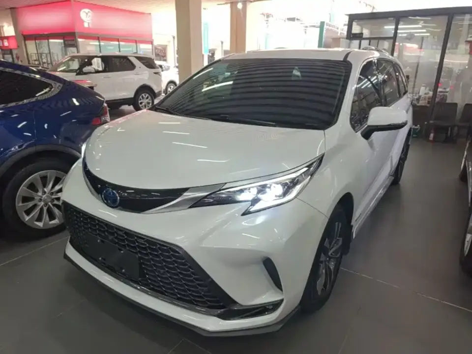Toyota Granvia 2.5L Hybrid Luxury Edition 2023