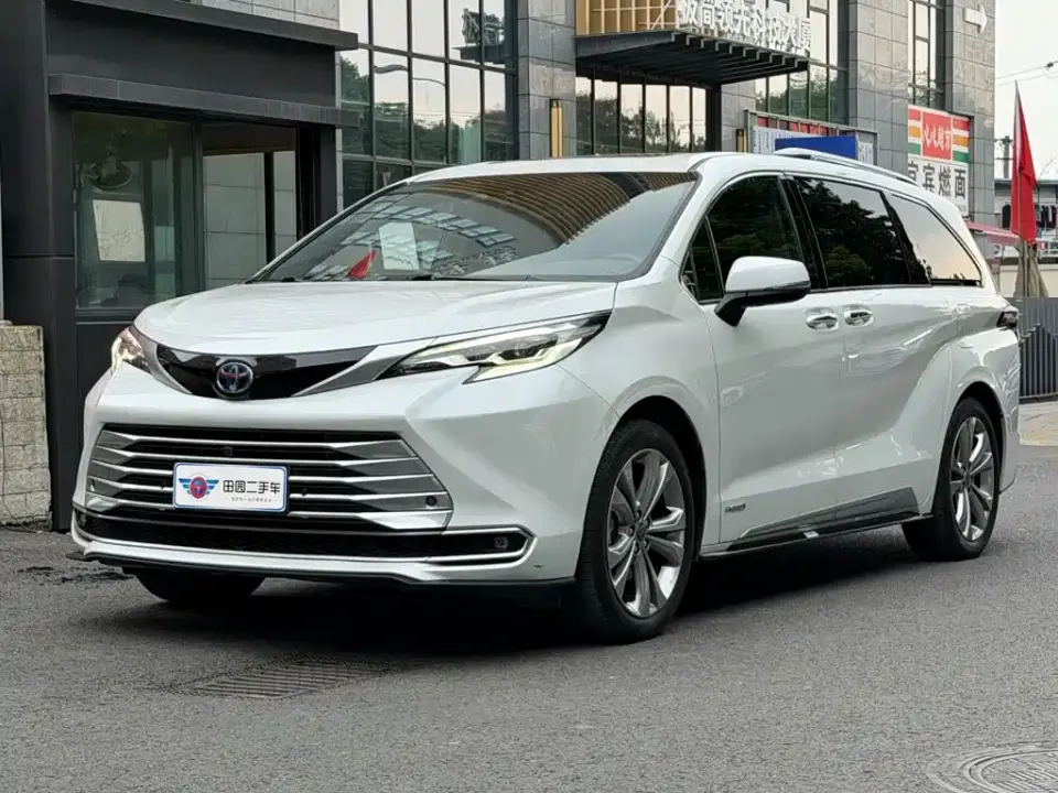 Toyota Sienna 2.5L Hybrid Platinum Edition 2022