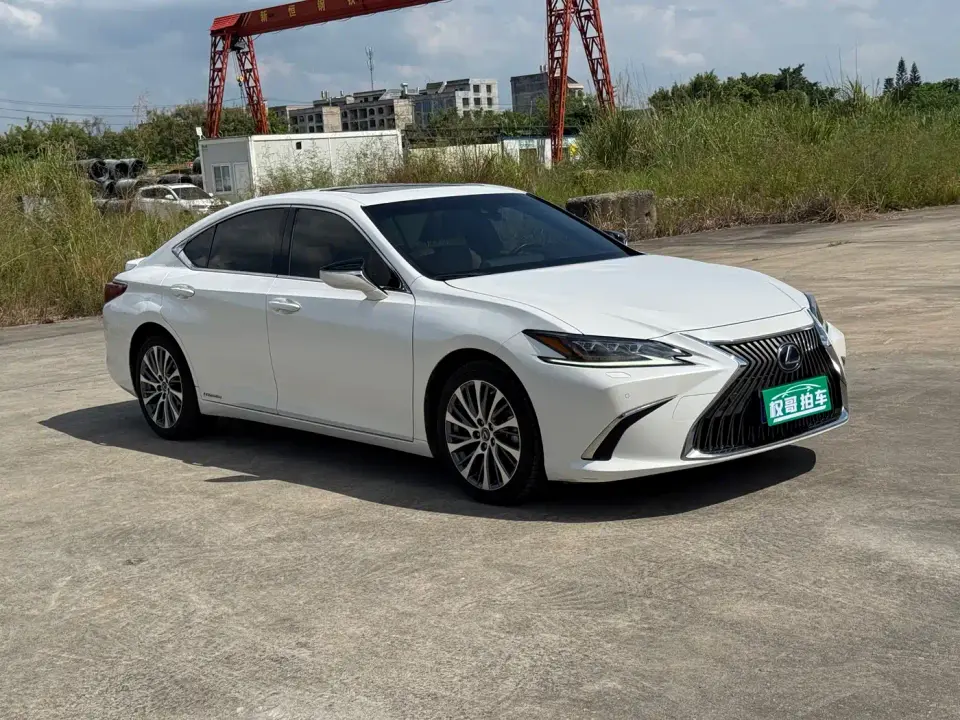 Lexus ES 300h Premium Edition China V 2019
