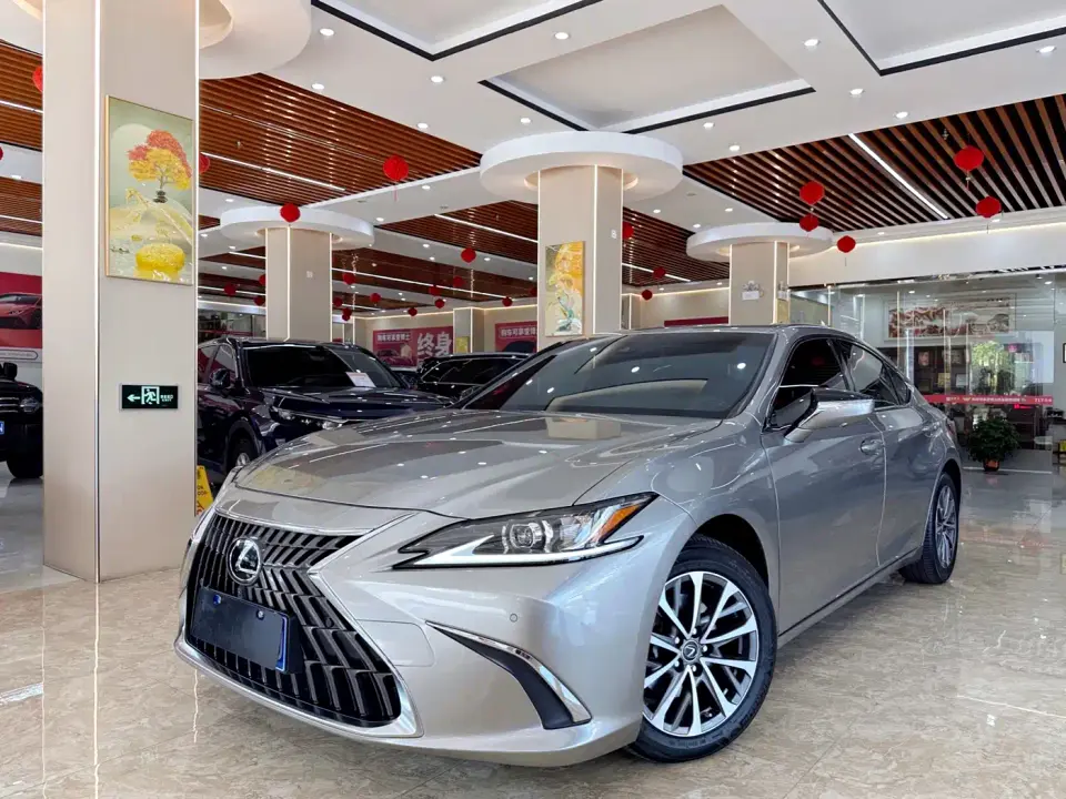 Lexus ES 200 Premium Edition 2024