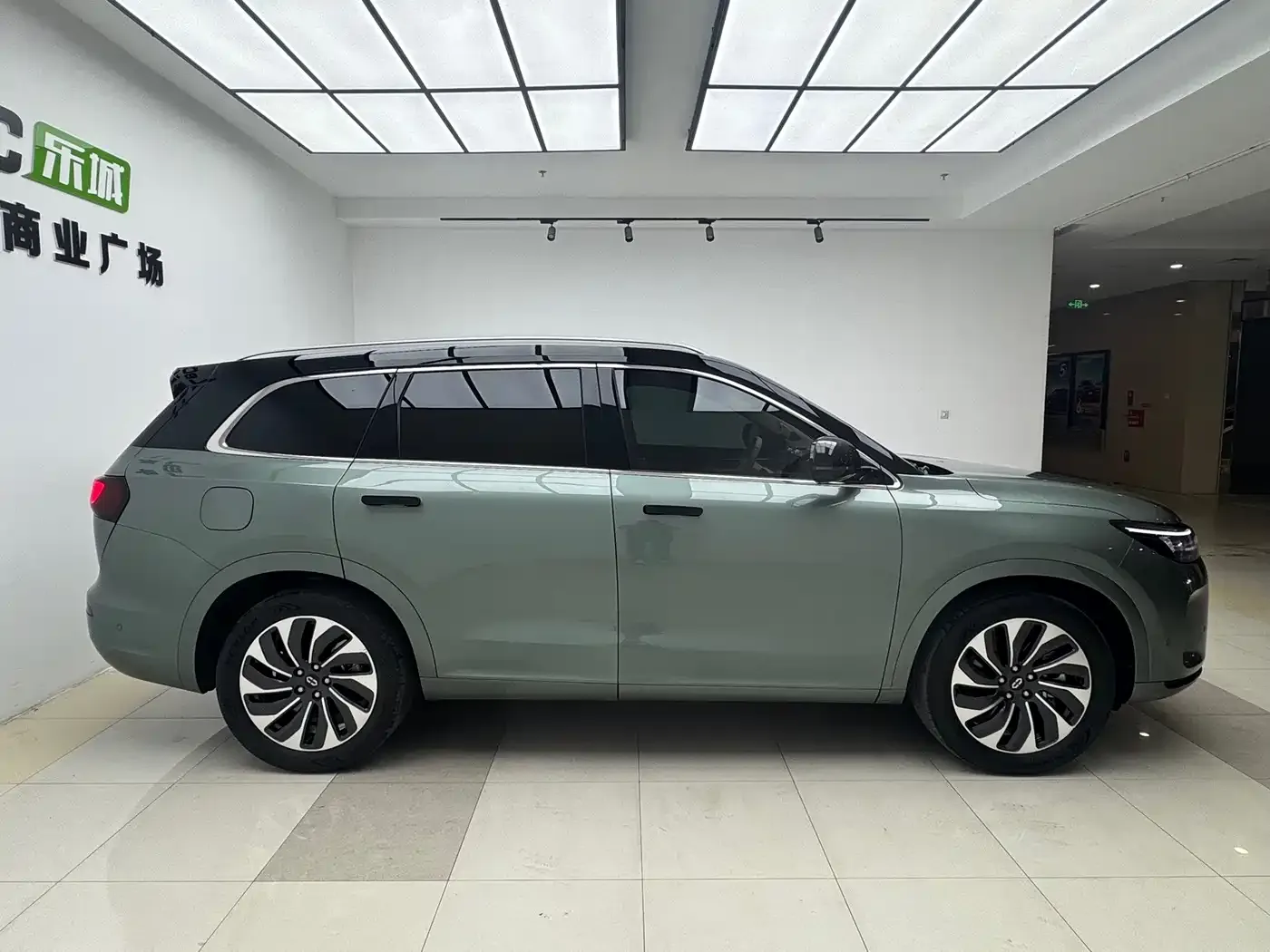AITO Wenjie AITO M7 1.5T RWD Plus 5-Seater 2023 — фото 4