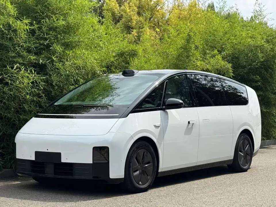 Li Auto MEGA Ultra 2025