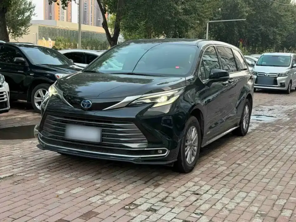 Toyota Sienna 2.5L Hybrid Premium Edition 2022