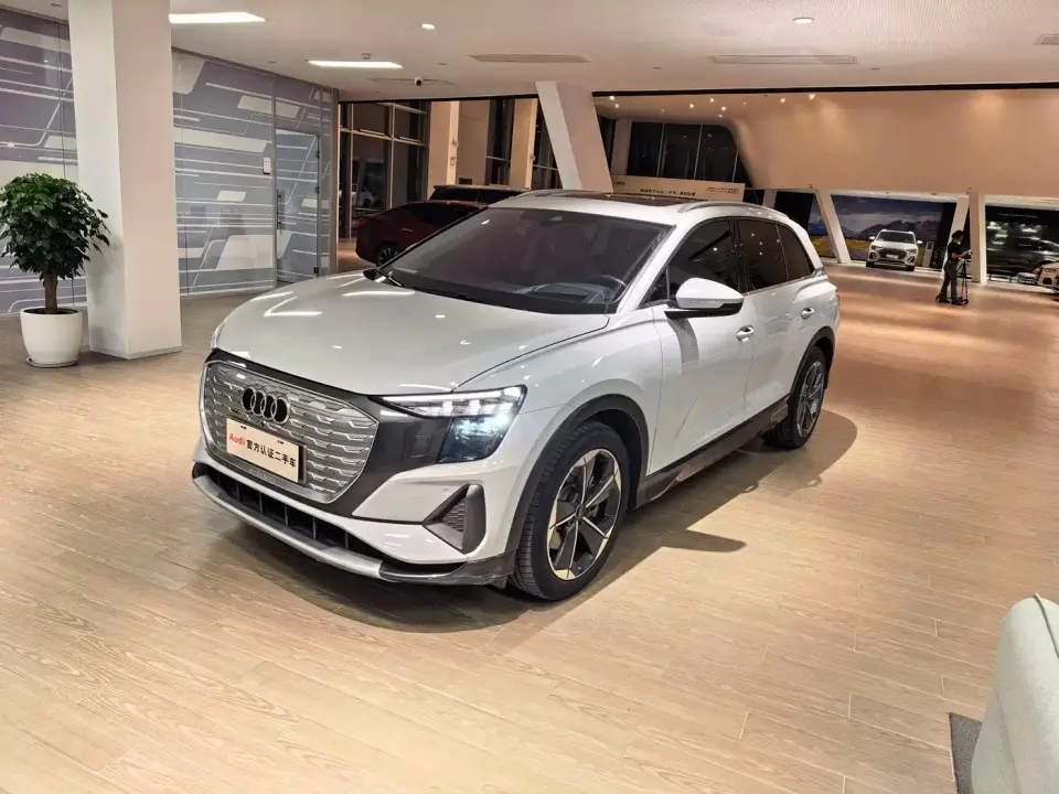 Audi Q5 e-tron 40 e-tron Starlight Edition Brocade Suit Sun Chaser Version 2023