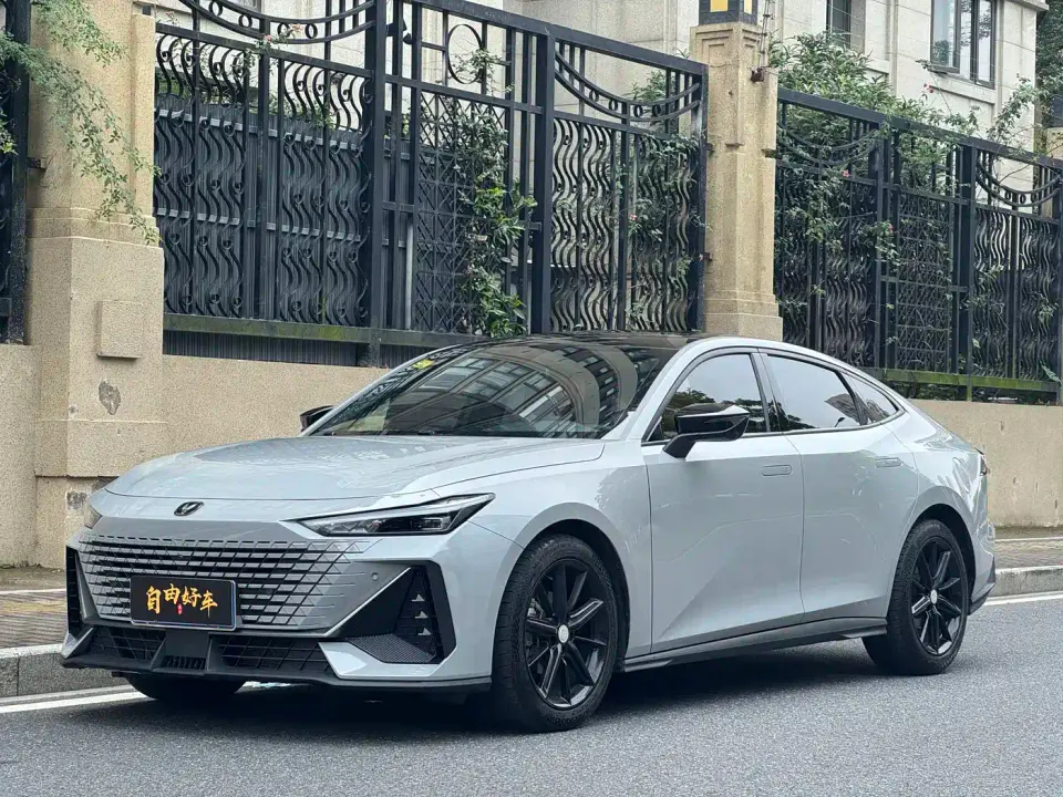 Changan UNI-V 1.5T Premium Model 2022