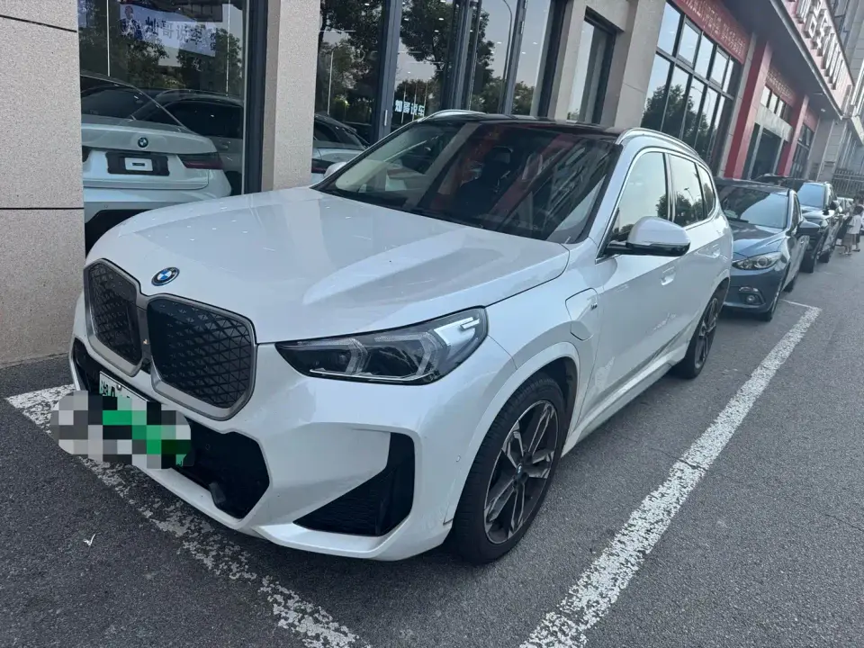 BMW iX1 xDrive30L M Sport Package 2023