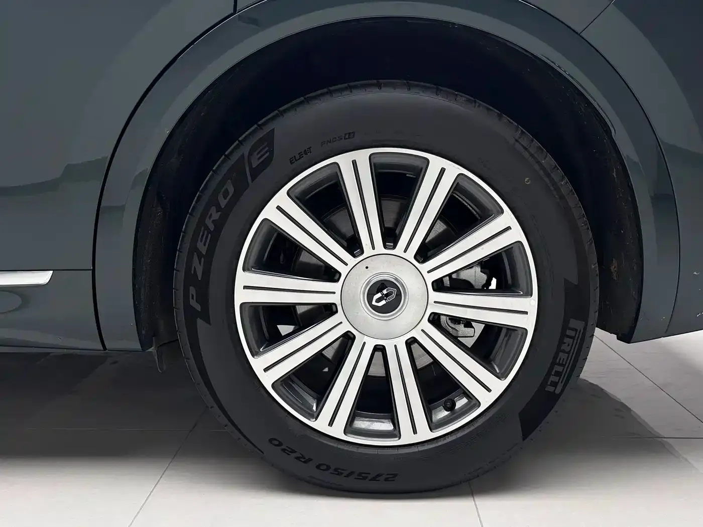 AITO Wenjie AITO M8 Model Extended Range Max+ Edition 53.4kWh 6-Seater 2025 — фото 20