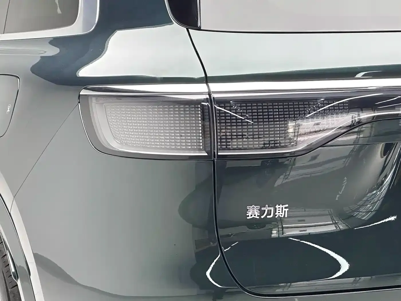 AITO Wenjie AITO M8 Model Extended Range Max+ Edition 53.4kWh 6-Seater 2025 — фото 16